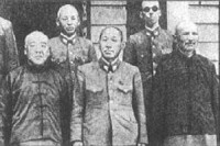 龐炳勛(前左)、孫殿英(前右)與日軍合影