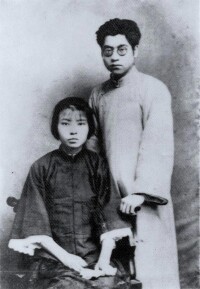 1927年春與妻子鄭家均在武昌