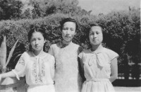 鄭秀和女兒萬黛、萬昭1950年代在北京