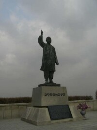 位於韓國烏頭山的曹晚植銅像
