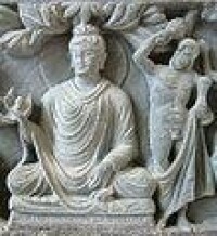 健馱邏國公元2世紀的佛像，右側有外貌像海格力斯的金剛手菩薩，現藏於大英博物館