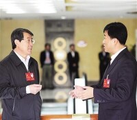 魏小鵬（左一）在黨的十八大會議上