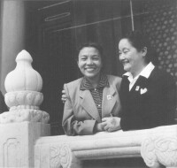 1950年，蔡暢和史良在天安門城樓上