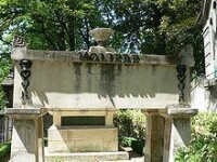 莫里哀之墓,拉雪茲神父公墓.毗鄰拉·封丹墓