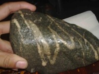 印有安拉經文的石頭