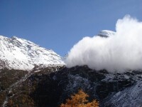 雪體崩塌滑動現象