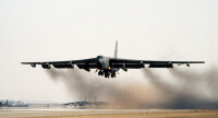 第 1708 聯隊的B-52G機群起飛執行轟炸任務