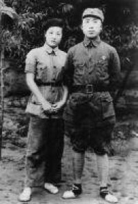 1939年滕代遠、林一（左）夫婦在一起