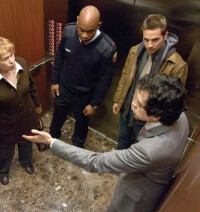 電梯里的惡魔劇照