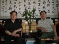 2006年在軍博原館長袁偉家中聊天