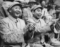 1952年8月，周恩來與毛澤東在先農壇體育場