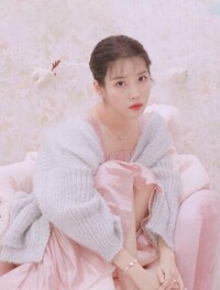 IU(李知恩)