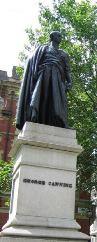 位於倫敦西敏寺的喬治·坎寧雕像。