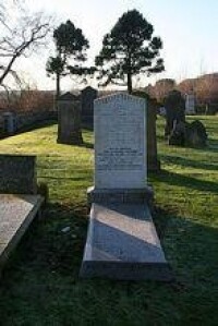 麥克唐納位於出生地洛西茅斯的墳墓