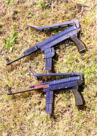 上海仿製的衝鋒槍（上）與79式衝鋒槍（下）