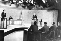 1960年與尼克松展開電視辯論