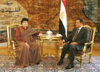 穆巴拉克與卡扎菲(左)