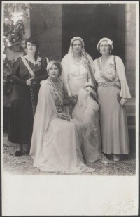伊麗莎白參加妹妹伊利安娜公主的婚禮，1931年7月26日