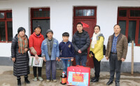 大方陽光婦產醫院到六龍鎮進行暖冬公益活動