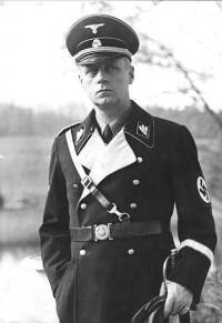 1938年身著黨衛軍制服的里賓特洛甫