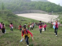 肥東縣包公學區中心小學的同學們春遊太子山