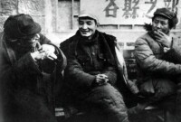 陳雲（中間），毛澤東（右一）