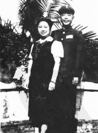 1954年陳明仁與夫人在廣東湛江