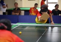 盲人乒乓球比賽激烈進行中