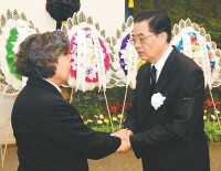 時任國家領導人胡錦濤參加追悼會