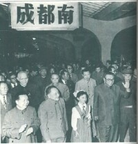 1982年鄧小平與朝鮮領導人金日成在成都南站考察