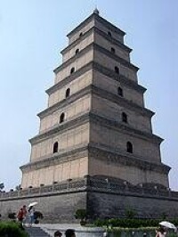 四川的樂山大佛，建於唐朝公元713年—803年的高71米的彌勒菩薩坐像。