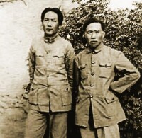 毛澤東與第一任校長徐特立先生合影