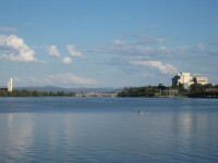 格里芬湖（編輯者2012年3月拍攝於堪培拉）