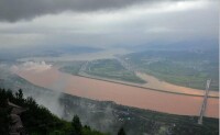 黃牛岩山頂俯看長江和三峽大壩