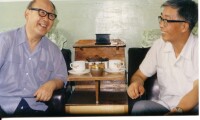 1985年伍卓群教授於大連王湘浩院士家中
