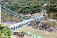 背崩雅江大橋：小的是解放大橋，新的是公路大橋