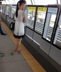 熱愛赤腳者，拍攝於廣州地鐵