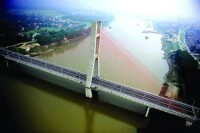 矗立著的仙桃漢江大橋