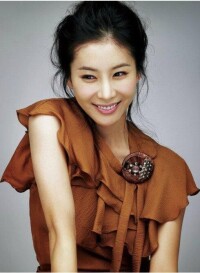 韓國女演員李令恩