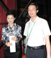 孫通與中央電視台節目主持人王小丫。