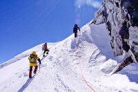 攀登雪山