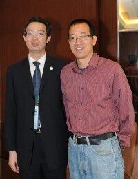 孫通與新東方董事長俞敏洪。