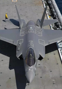 航母上的F-35C