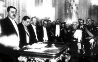 1925年，內閣成員簽署憲法改革草案