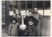 1940年代，李劼人先生和全家人