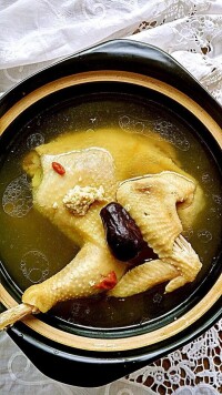 熱雞湯的營養成分和熱量能減輕寒戰癥狀