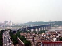 1955年到1957年間蘇聯援建的武漢長江大橋