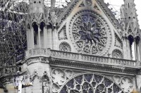 巴黎聖母院大火被撲滅 玫瑰花窗遭損毀