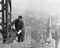 1930年建築工人在帝國大廈上工作。