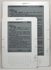 Kindle 2(前)和Kindle DX(后)